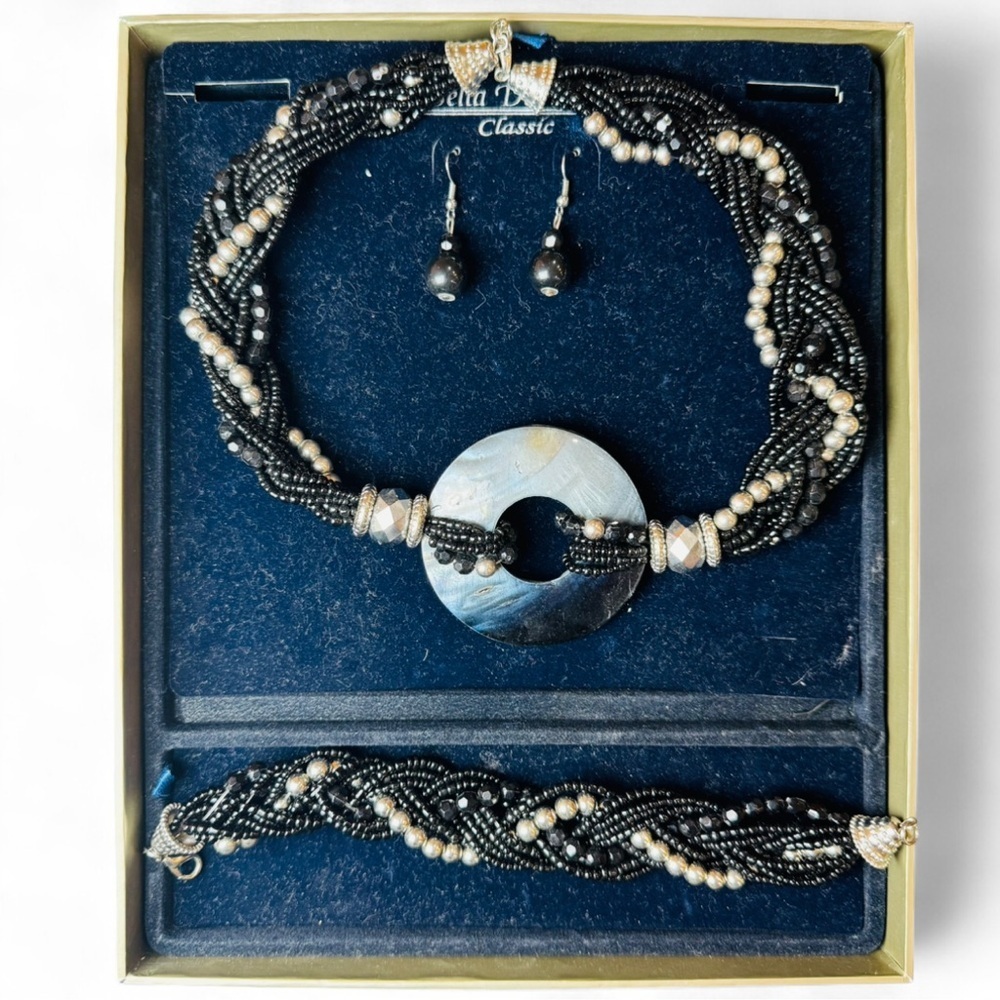 Vintage Bella Del Mar Black and Silver Beaded Necklace Set